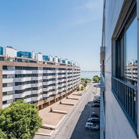 Apartment Stunning Flat - Parque Das Nacoes - Lisbon